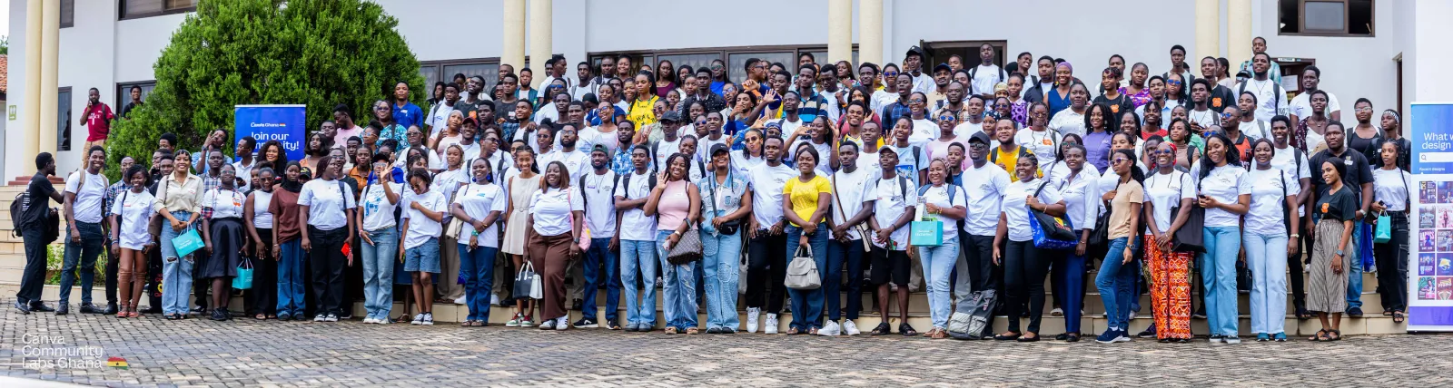 All 517 attendees gathered outside for the Community Labs Ghana group photo
